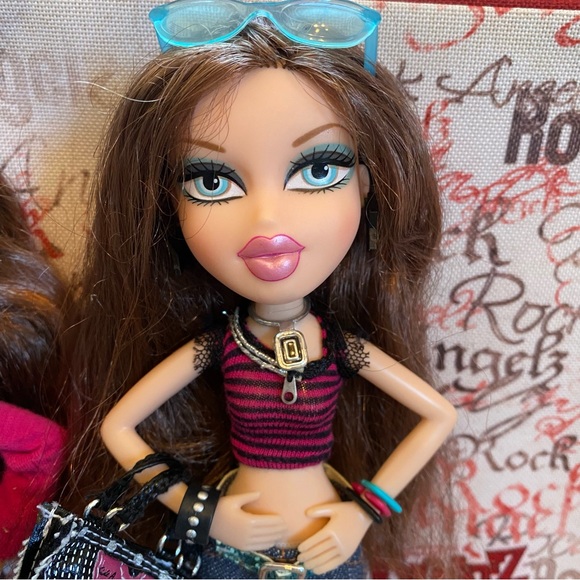 Bratz Sisterz Kiani & Lilani 2006 COMPLETE Lot - Picture 2 of 7